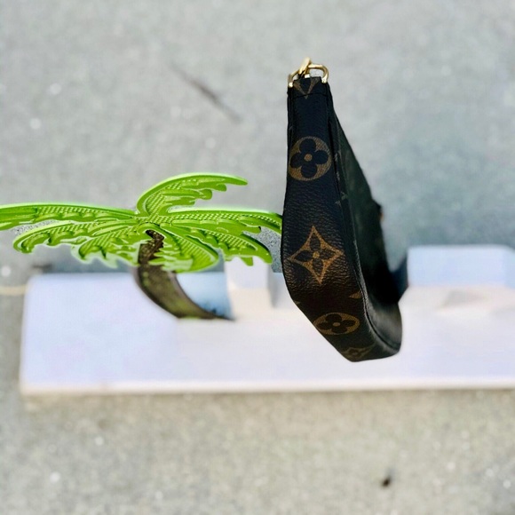 LUX ISLAND | LOUIS VUITTON Mini Pochette - Picture 14 of 16